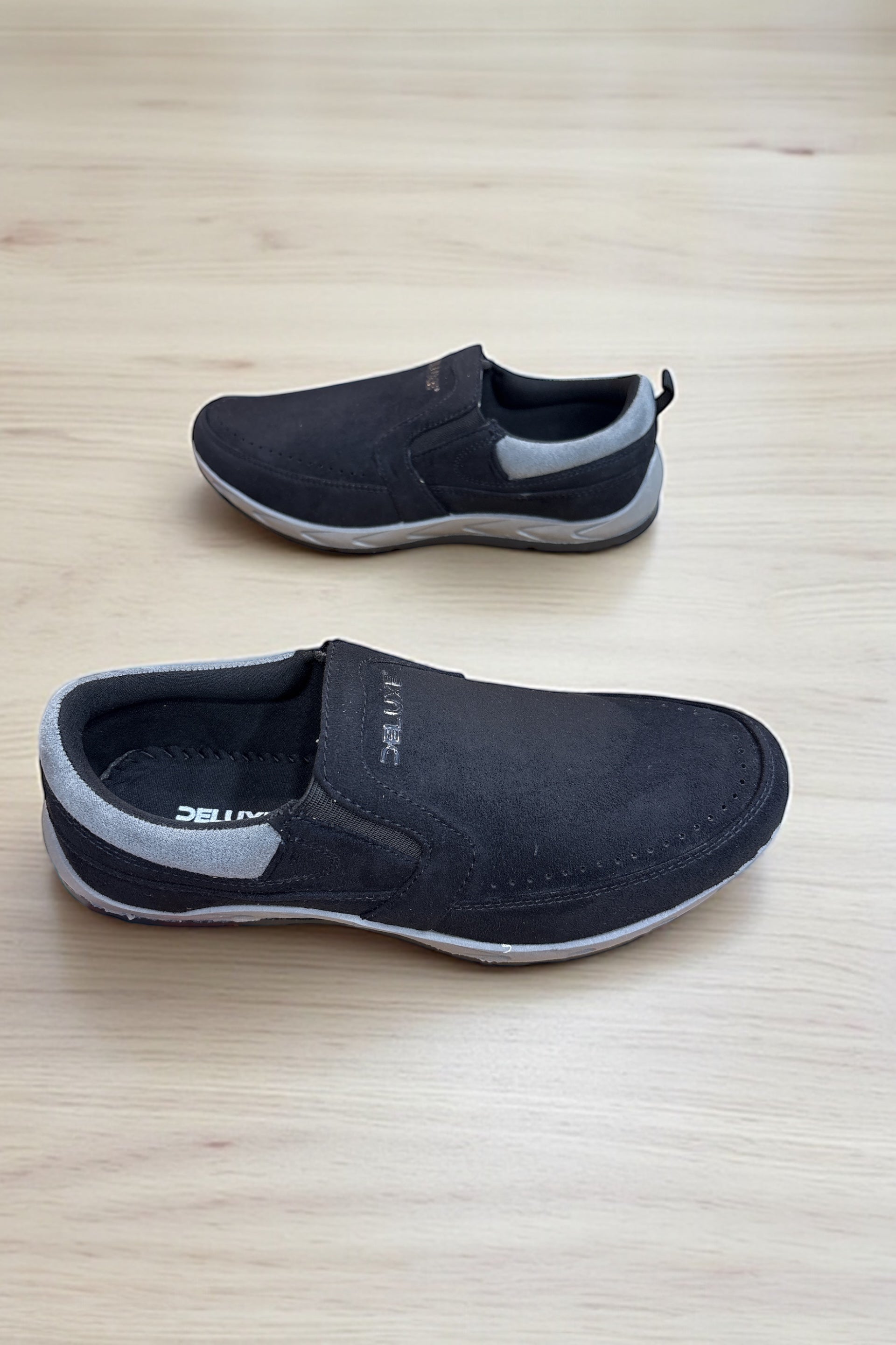 Imported Men’s sketchers in style